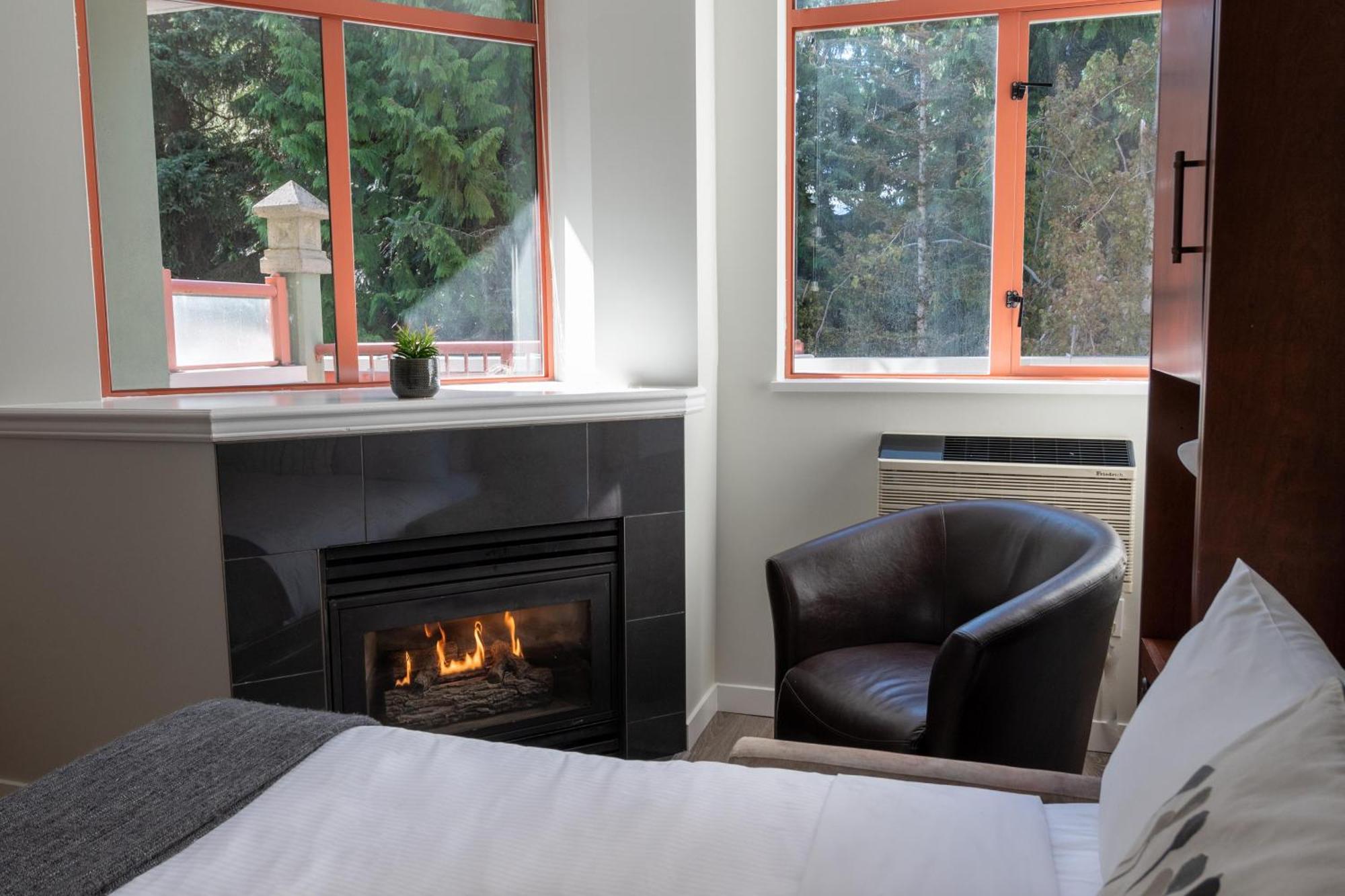 Alpenglow Lodge Family Studio With Murphy Bed By Mva Whistler Eksteriør billede